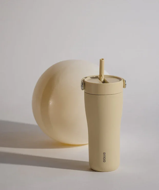 Cană Carry - Butter, cu mâner și pai, 600ml